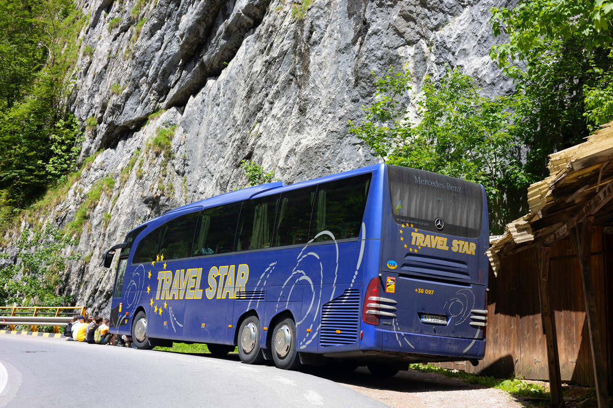 Туристичний автобус Travel Star — комфортна дорога до Балкан